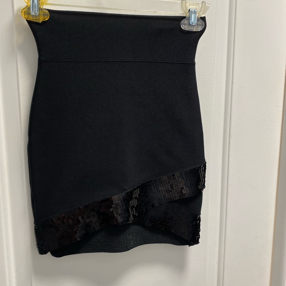 BCBGMaxAzria Black Mini Skirt with Sequin Accent sz XS